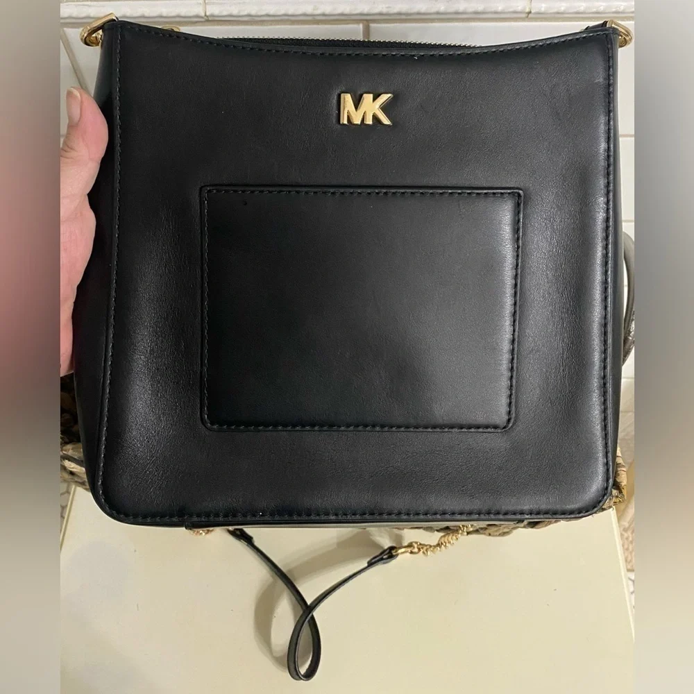MICHAEL KORS Gloria Soft Leather Front Pocket Black Crossbody - Picture 8 of 17